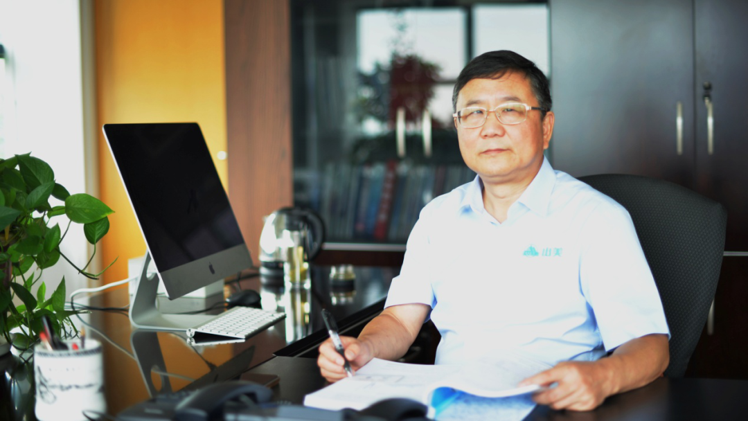 楊安民從業(yè)卅五周年系列報(bào)道--“三十五年磨一劍，山更美，業(yè)更精”專訪